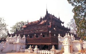 3GoldenPalaceMonastery_Myanmar-Travel_402x253