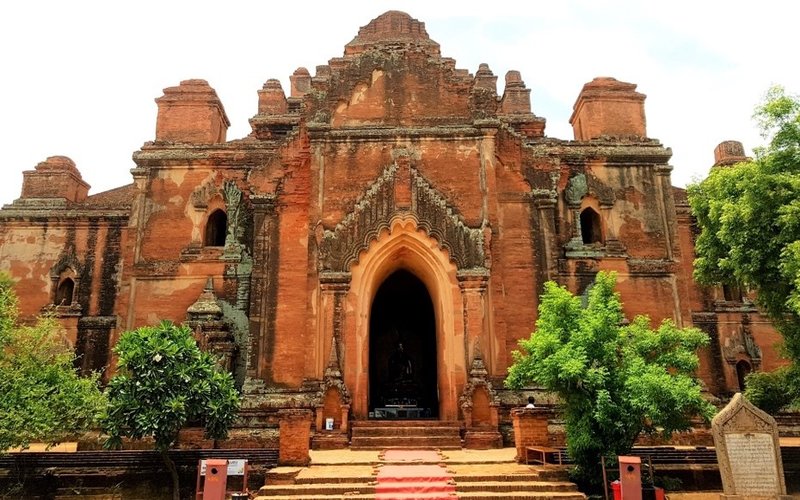 The infamous Dhammayan-Gyi temple