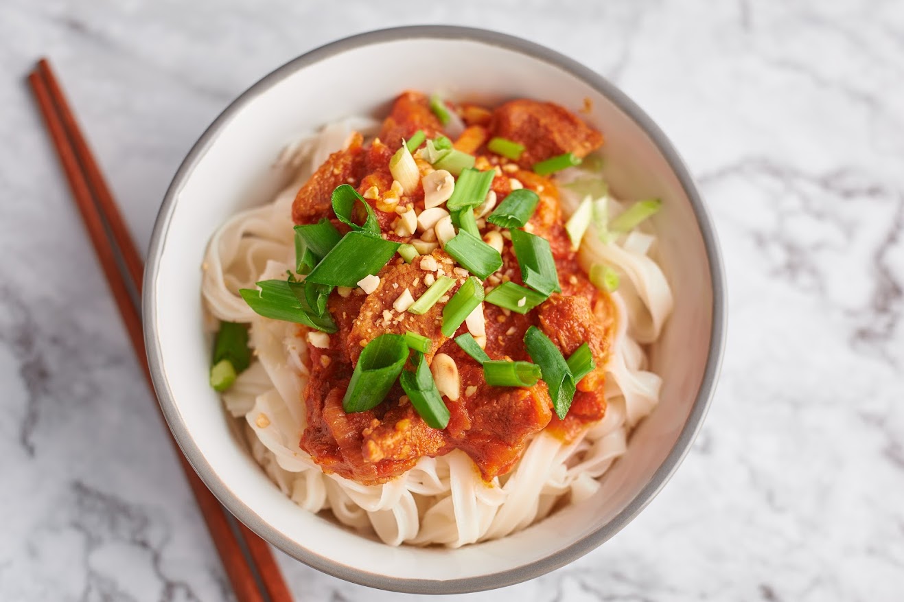 SHAN NOODLESThis is a famous delicacy, now loved by people across the world. Shan noodles are most famous in the Shan State as well as the Mandalay Region. It is a tasty noodle dish where chicken or pork is cooked in tomatoes and is served over a bed of rice noodles. Sometimes a side dish accompanies the dish, especially when it is served with broth.